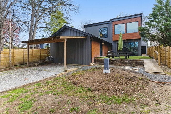 Photo - 1742 Ridgeway Ave NW House