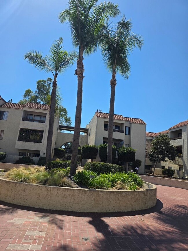Photo - Santa Ana. 2 bedroom, 2 bathroom apartment! Unit A215