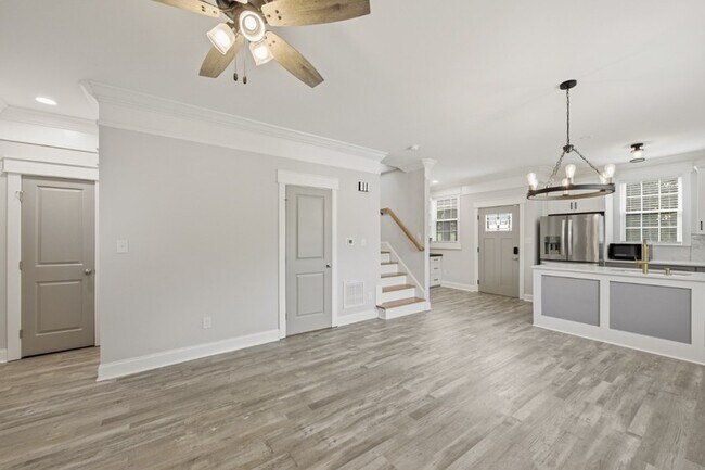 Photo - 413 Cecil St