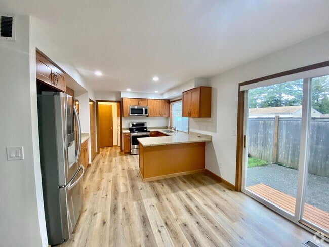 Building Photo - 8th Pl W (21503) Unit A Rental