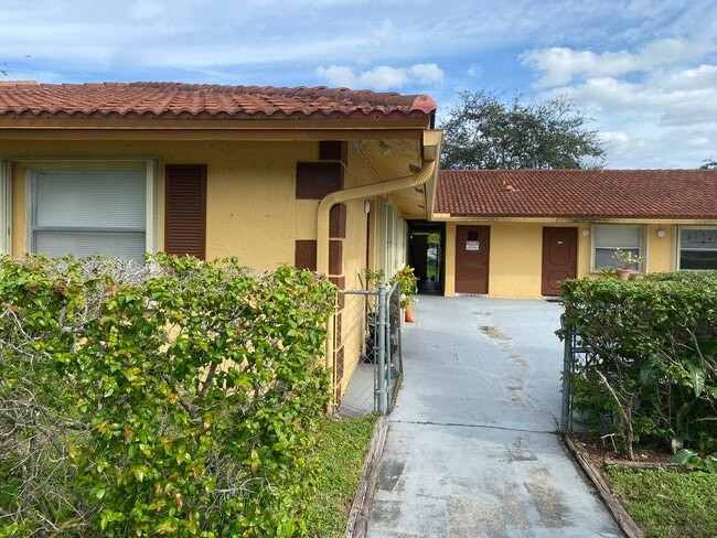 Photo - 3483 Coral Springs Dr Unidad 4