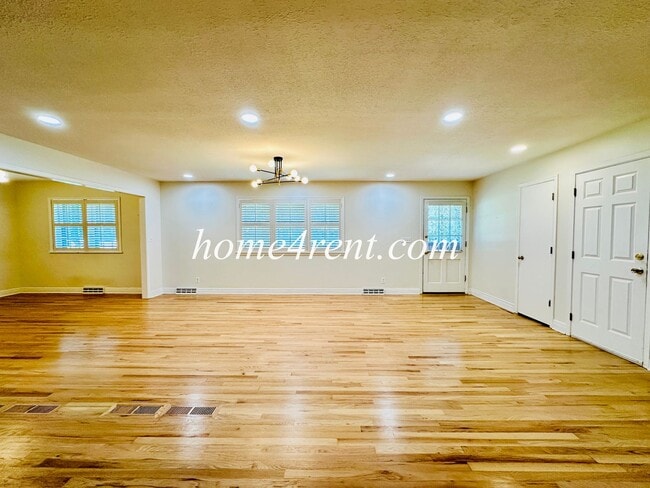 Photo - 11131 Wornall Rd