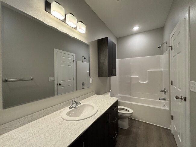 Photo - 4940 W Minota St