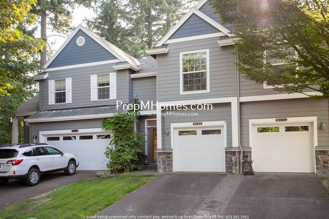 Building Photo - Light & Bright Three Bedroom Townhome in S...