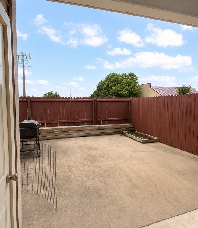 Backyard - View 2 - 1000 Spring Loop