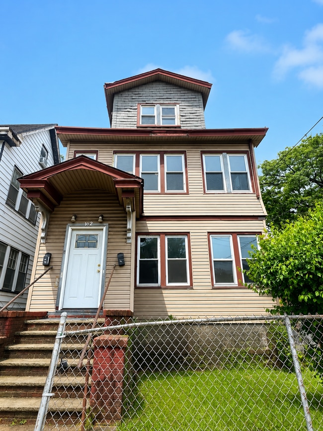 Building Photo - 192 Mapes Ave Unit 1