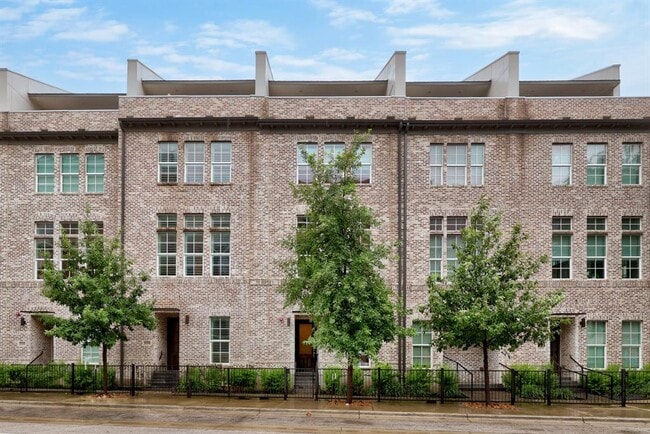 Building Photo - 1211 Shore District Dr