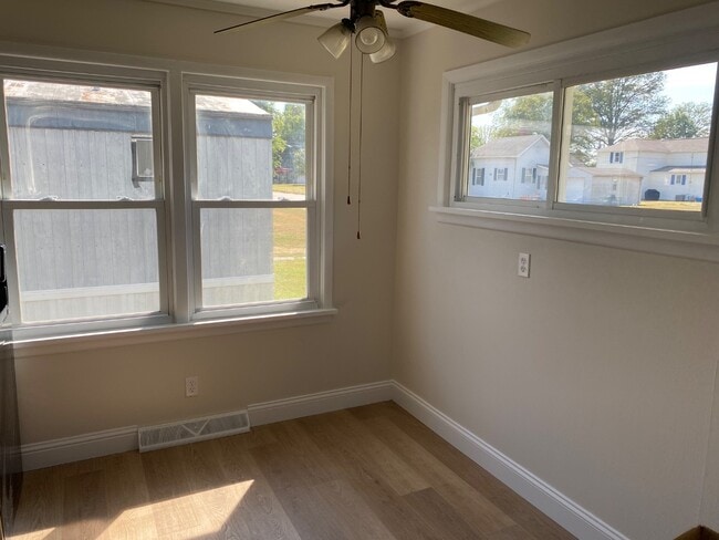Photo - 664 N Walnut St