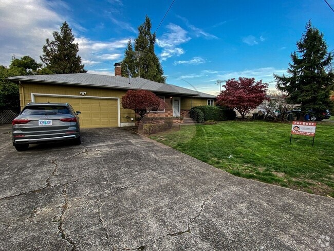 Building Photo - Adorable Single Level Home