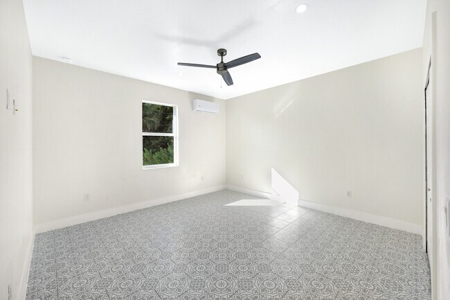 Photo - 171 5th St S