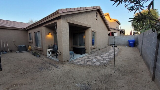 2721 E Le Grand Loop