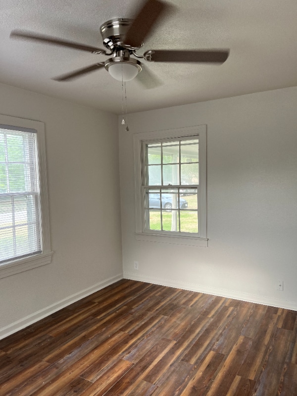 Photo - 106 W 7th St