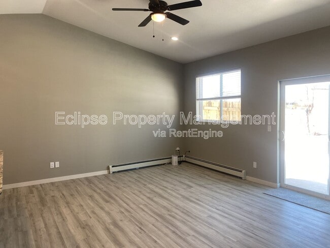 Photo - 515 Crestone Ave