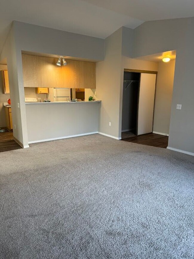 Photo - Life Just Got Better Come See For Yourself... Unidad 51