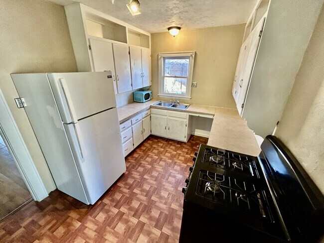 Photo - 413 W 15th St