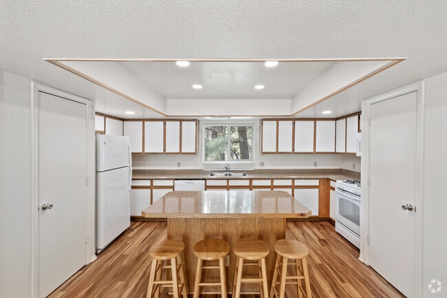 4BR, 4BA - 1,500SF - Kitchen