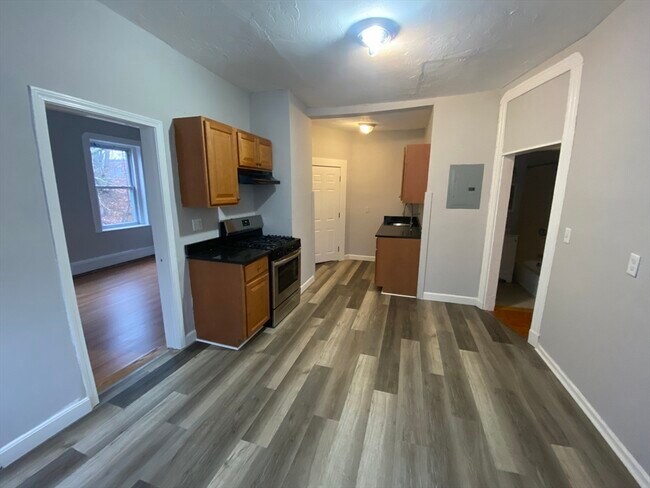 Photo - 96-98-98 Woodledge St Unit 3L