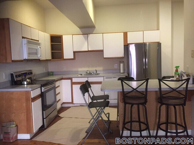 448 Park Dr Unit 4