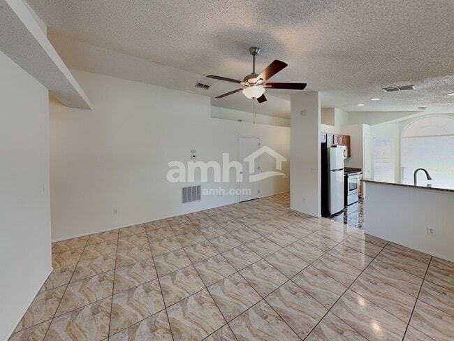 Photo - 1431 Londra Ln