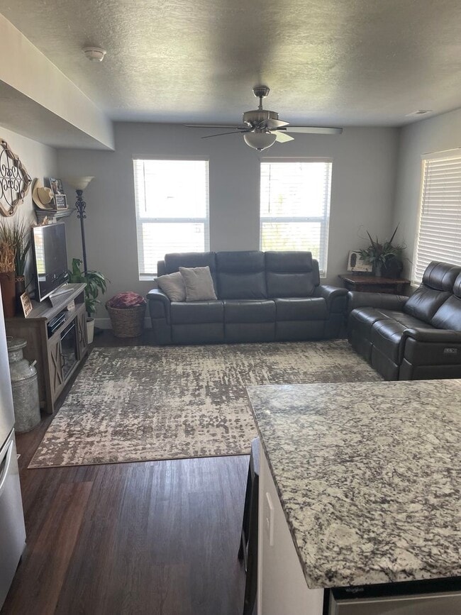 Photo - Newer Santaquin Townhome