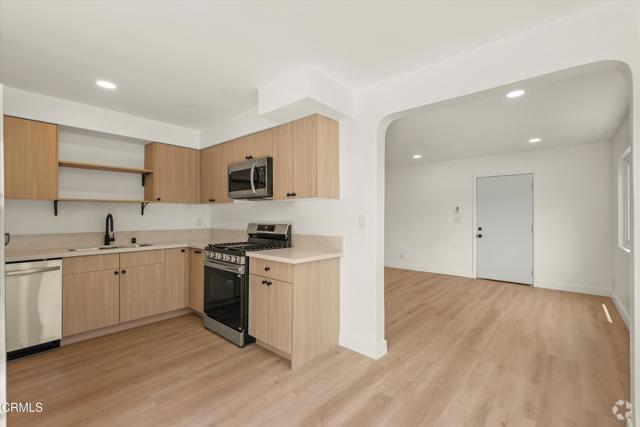 Building Photo - 624 Silver Lake Blvd Rental