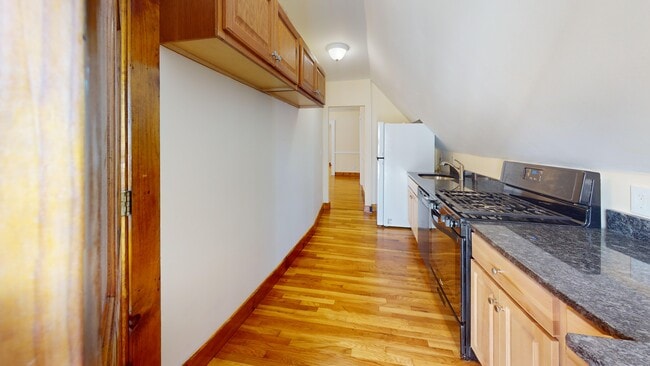 Building Photo - 237 Belmont St Unit 3 Rental