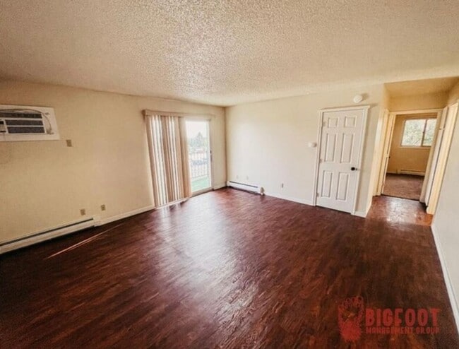 Photo - Pet Friendly 2 Bedroom/ 1 bath Westside Location With Balcony!