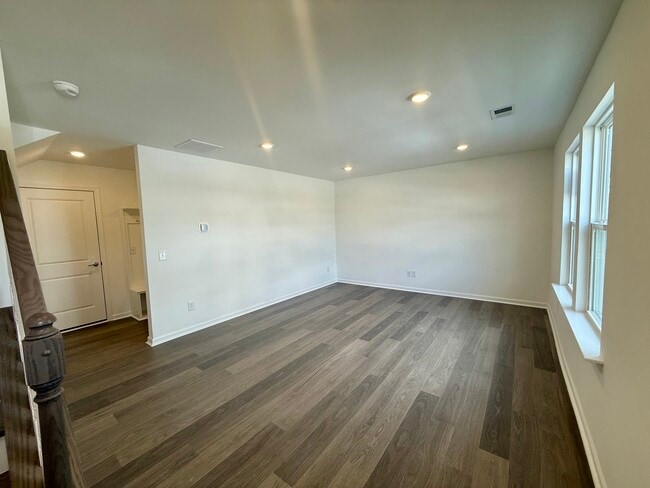 Flex Room - 414 Silver Star Blvd