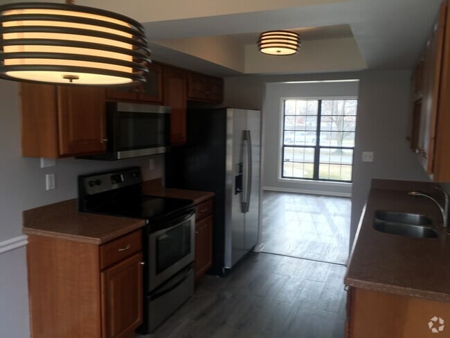Building Photo - Beautifully Renovated 3 Bedroom 2 Bath Hou... Rental