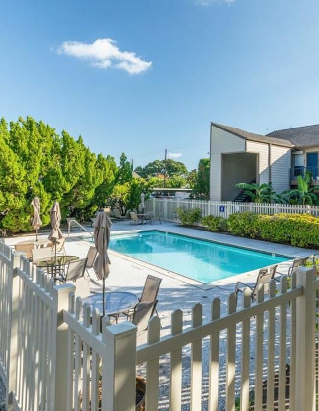 Photo - 7031 N Holiday Dr