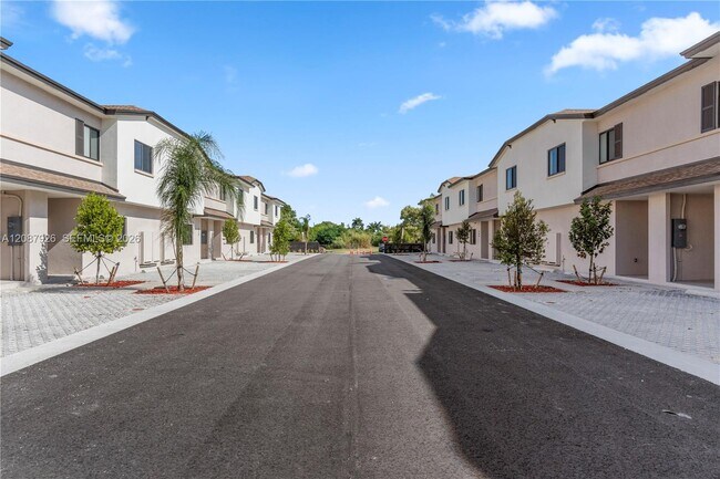 401 W Palm Dr