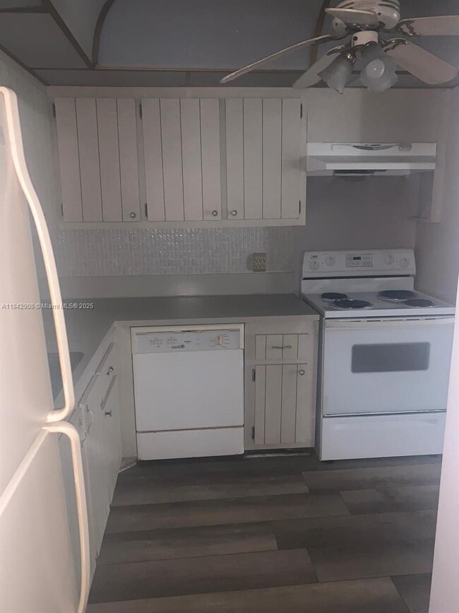 Photo - 2025 NE 164th St Unidad 606