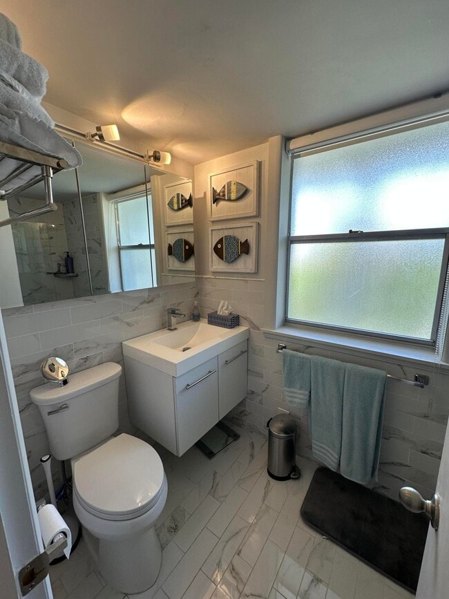 Photo - 1221 Hillsboro Mile Unit 19b