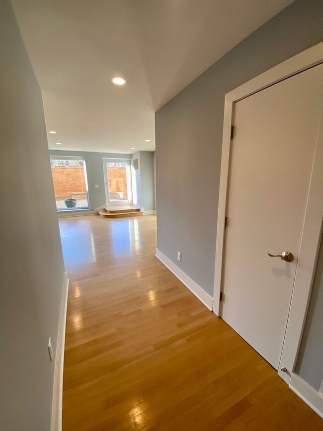 Building Photo - {221 #503} Incredible Regency House Condo ...