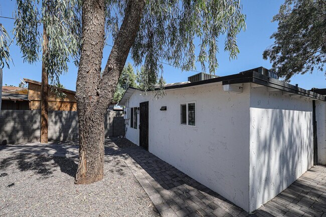 2721 E Willetta St Unit C