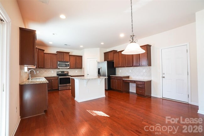 Photo - 5904 Stirlingshire Ct