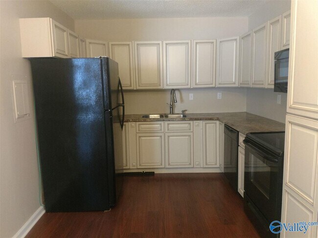 Photo - 2035 Vanderbilt Dr SW