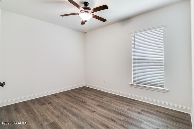 Photo - 209 Mintmere Ln