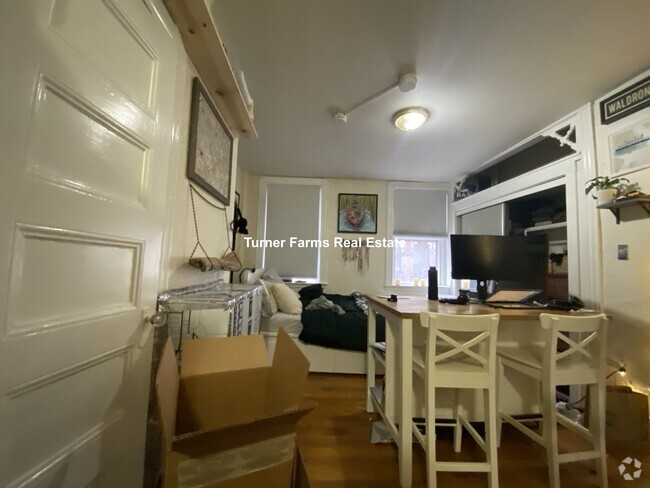 Building Photo - 71 Revere St Unit 1f Rental