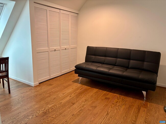 Photo - 301 2nd St NW