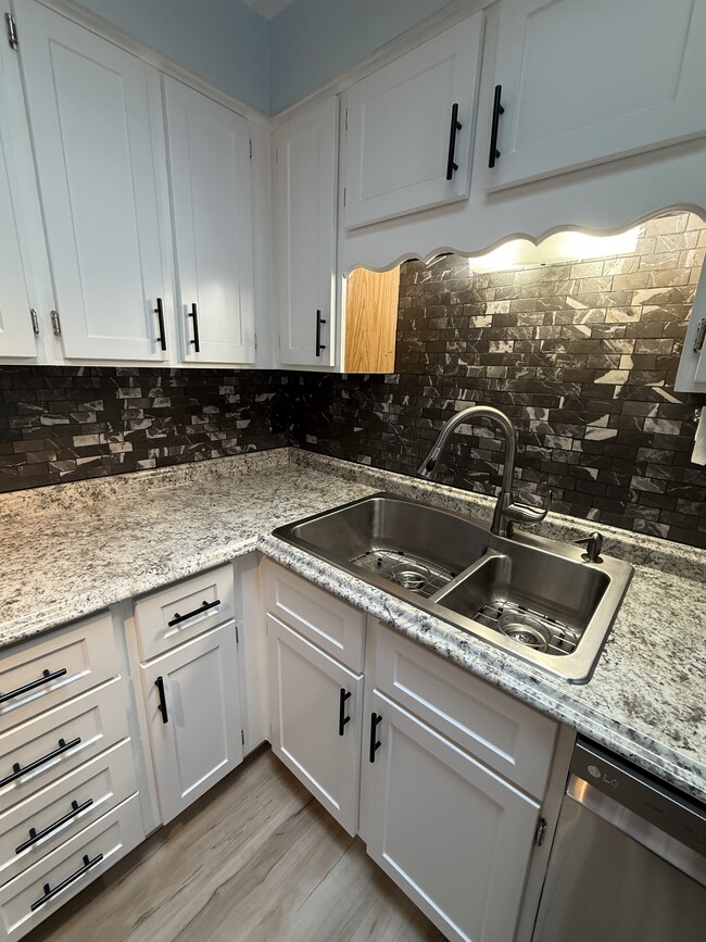 Photo - 195 Huntress St