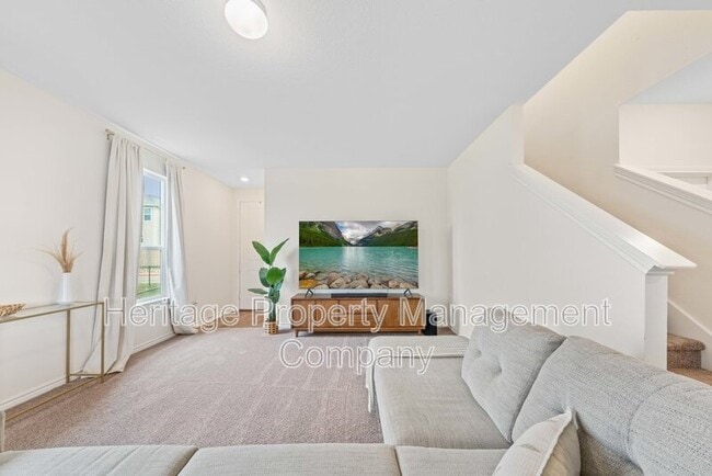 Photo - 10643 Military Dr W
