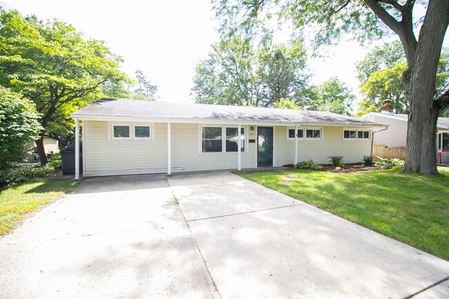 Photo - 3001 Edgebrook Dr House