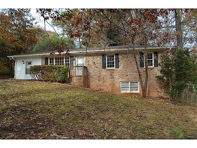 Building Photo - 652 Moselle Dr