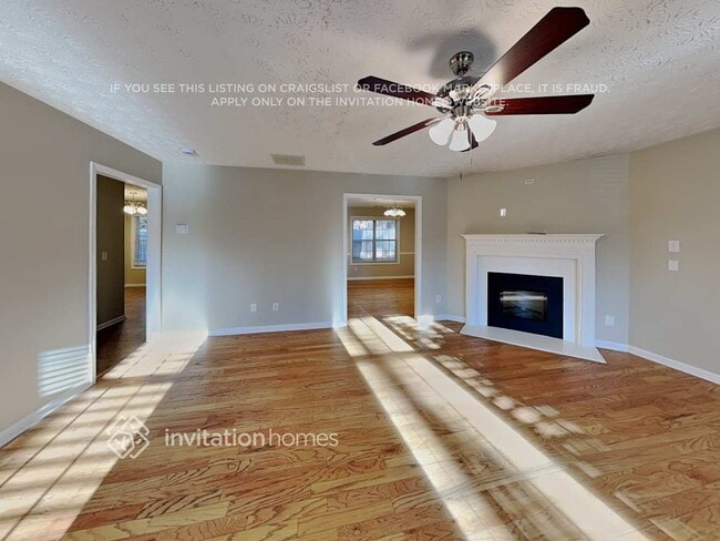 Photo - 690 Castlebrooke Dr SE