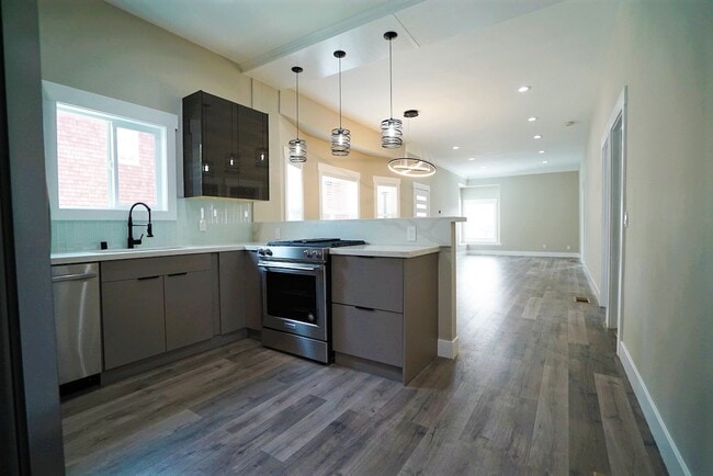 Photo - 1633 62nd St