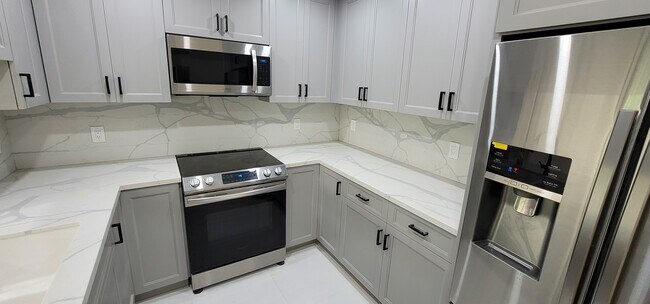 Kitchen 3 - 1300 Midvale Ave Unidad 307