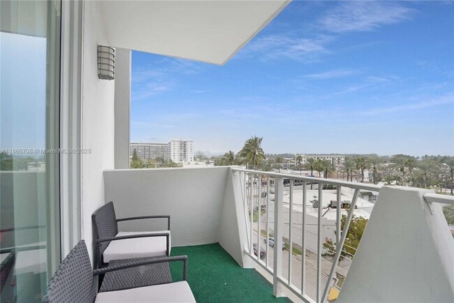 Building Photo - 7133 Bay Dr Rental