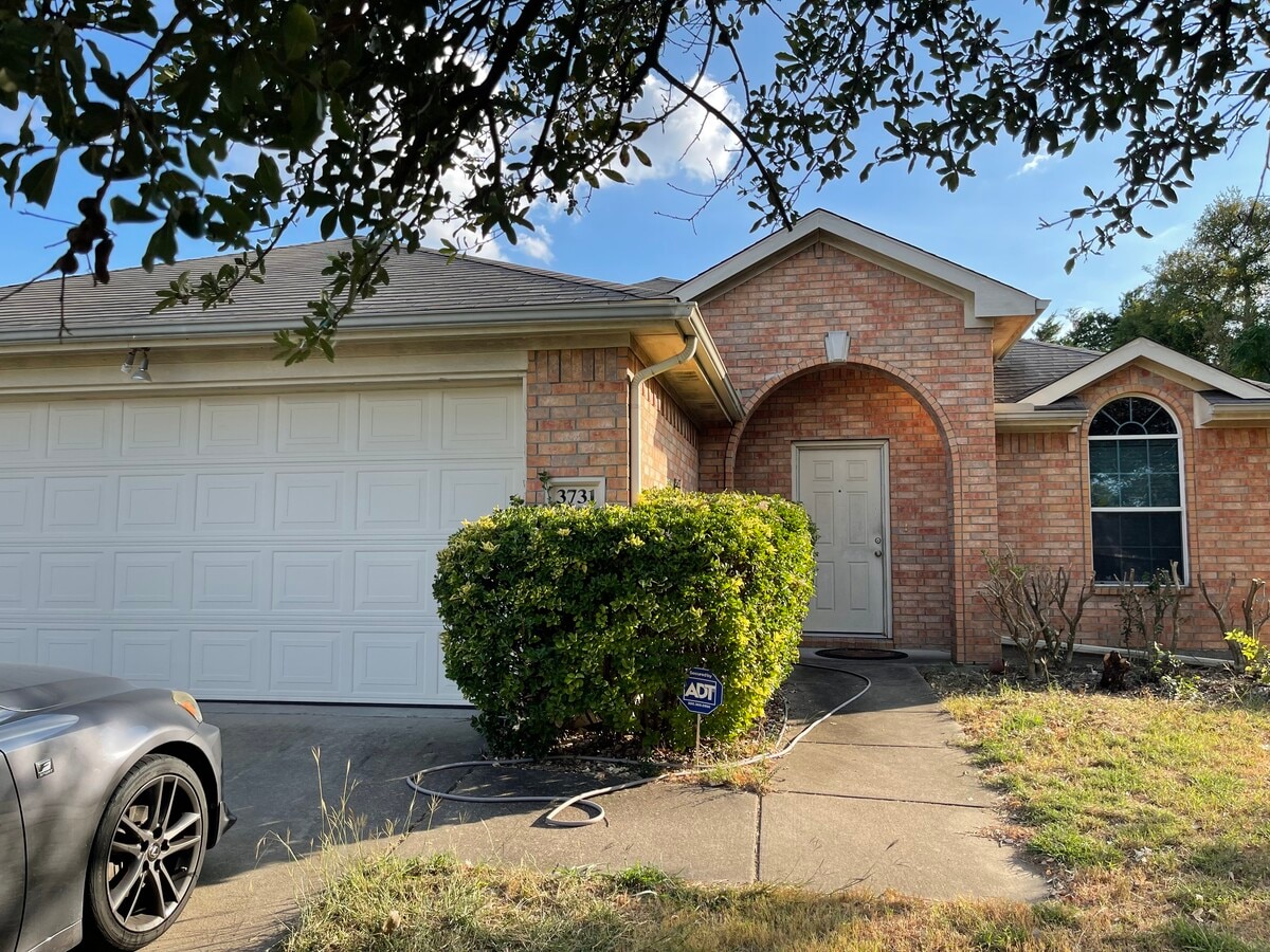 Photo - 3731 Elise Way