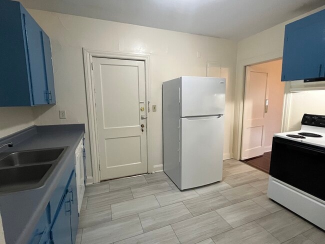 Photo - 305 N Jefferson St NE